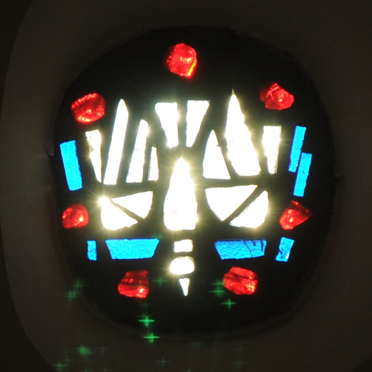 Symbol-Bild des Heiligen Geistes - Fenster in St. Johannes © V.Gäbke