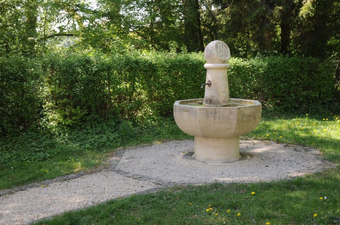 Brunnen vor der Kapelle ©V.Gäbke