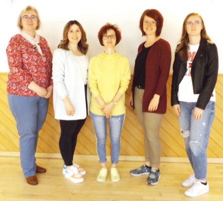 Pfarrgemeinderat Landshausen 2022: Bild von links: Andrea Wörner, Denise Horsch, Simone Horsch, Nadine Schrader, Laura Wörner